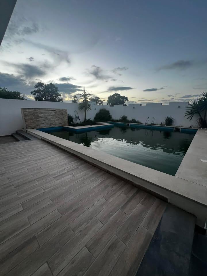 Villa de luxe à vendre à Takelssa / Rtiba – Vue sur mer